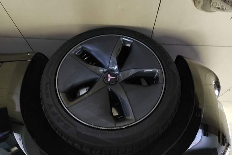 Used Tesla Model 3 2020 Refreshed Version Long-Range Rear-Wheel Drive Left Front Wheel Hub