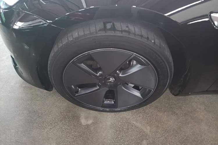 Used Tesla Model 3 2020 Long-Range Rear-Wheel-Drive Version Left Front Wheel Hub