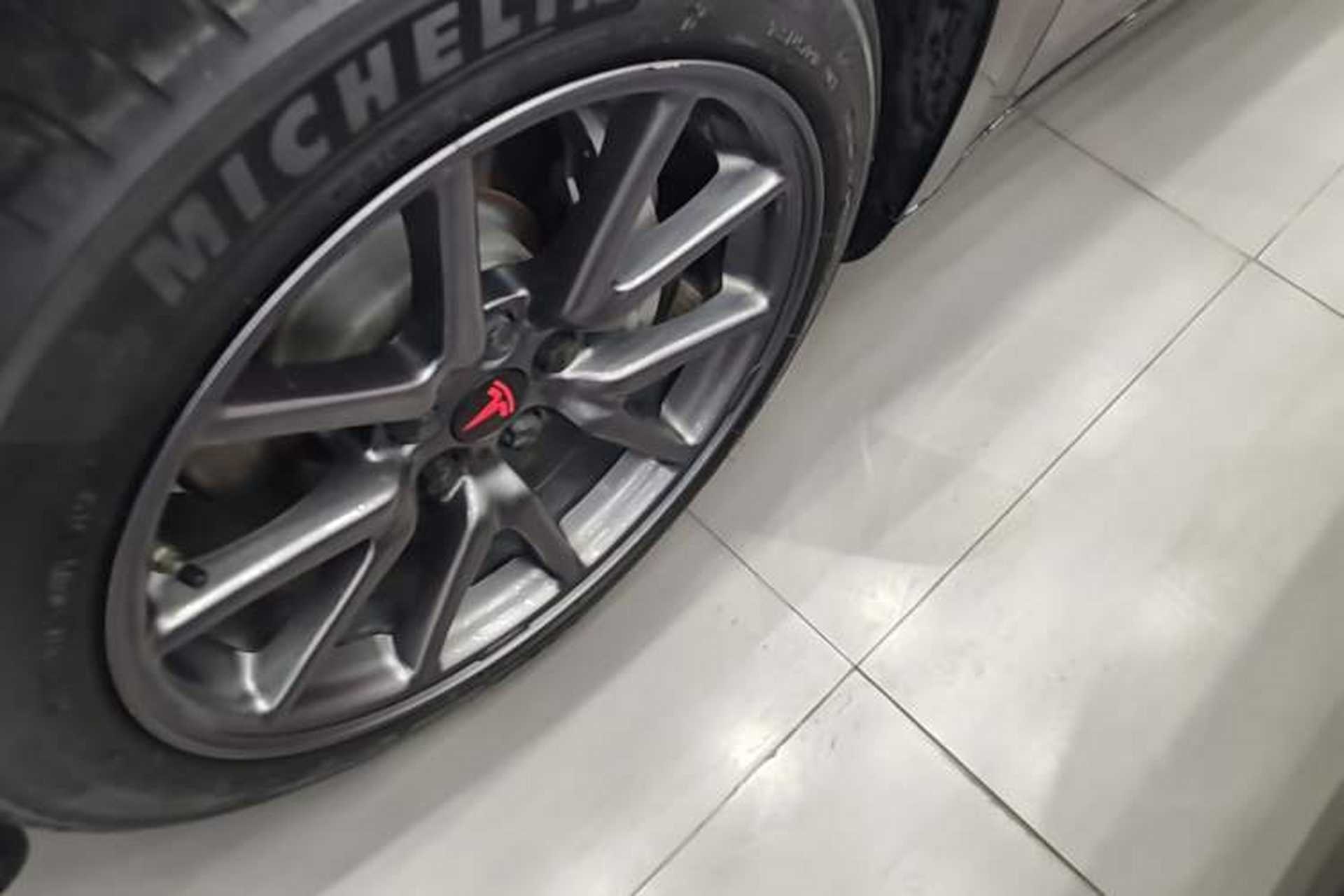 Used Tesla Model 3 2020 Revised Version Standard Range Rear-Wheel Drive – Upgraded Edition Left Front Wheel Hub