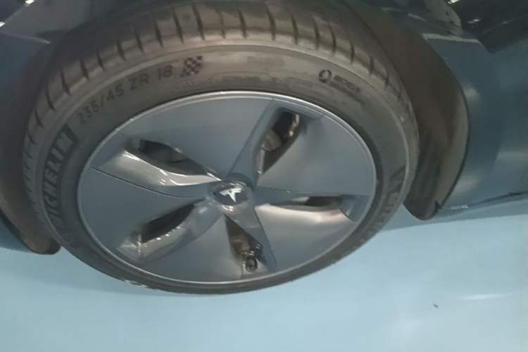 Used Tesla Model 3 2020 Revised Version Standard Range Rear-Wheel Drive – Upgraded Edition Left Front Wheel Hub