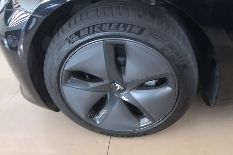 Used Tesla Model 3 2020 Revised Version Standard Range Rear-Wheel Drive – Upgraded Edition Left Front Wheel Hub