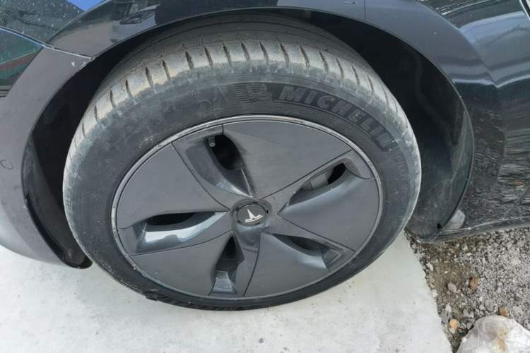 Used Tesla Model 3 2020 Revised Version Standard Range Rear-Wheel Drive – Upgraded Edition Left Front Wheel Hub