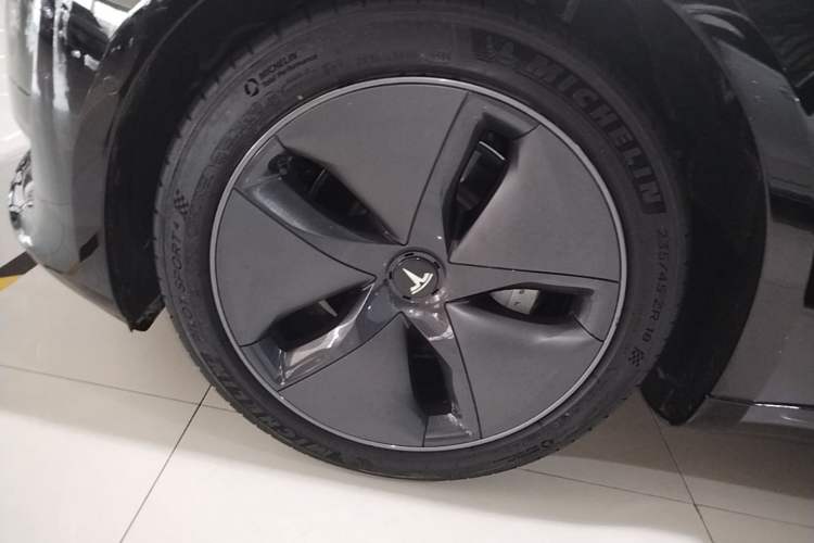 Used Tesla Model 3 2020 Standard Range Rear-Wheel Drive Upgraded Version Left Front Wheel Hub