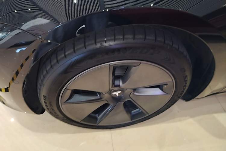 Used Tesla Model 3 2020 Revised Version Standard Range Rear-Wheel Drive – Upgraded Edition Left Front Wheel Hub