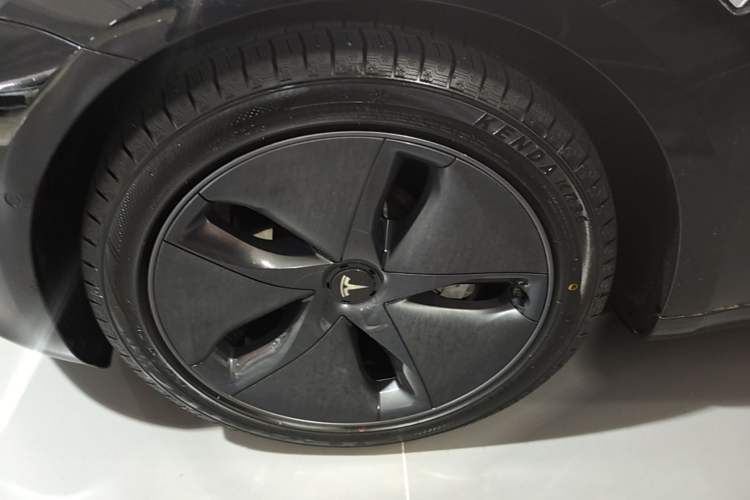 Used Tesla Model 3 2020 Revised Version Standard Range Rear-Wheel Drive – Upgraded Edition Left Front Wheel Hub