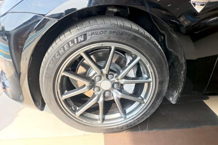 Used Tesla Model 3 2020 Long-Range Rear-Wheel-Drive Version Left Front Wheel Hub
