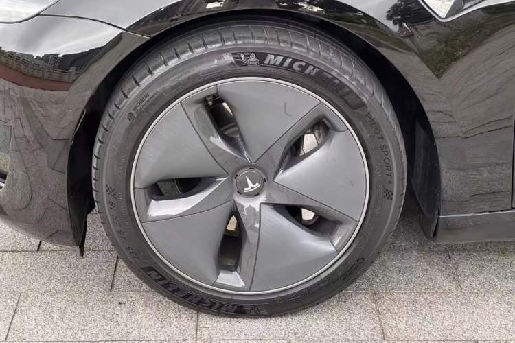 Used Tesla Model 3 2020 Revised Version Standard Range Rear-Wheel Drive – Upgraded Edition Left Front Wheel Hub