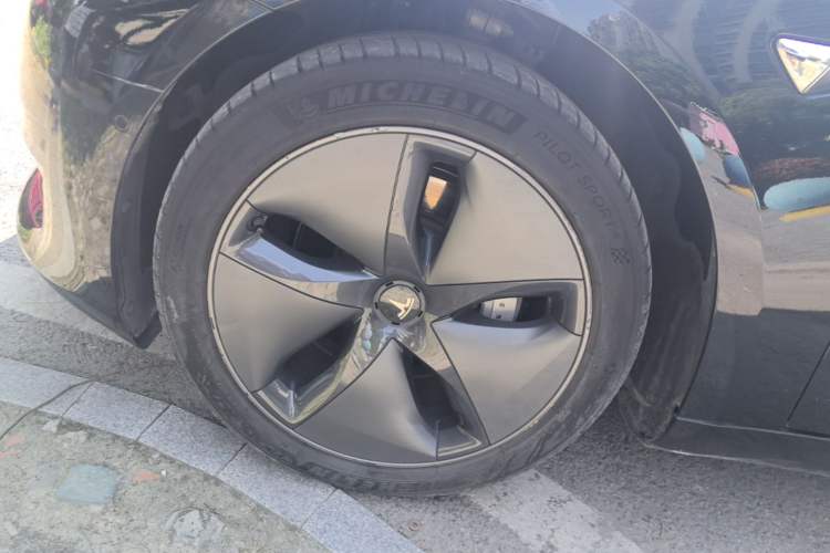 Used Tesla Model 3 2020 Revised Version Standard Range Rear-Wheel Drive – Upgraded Edition Left Front Wheel Hub