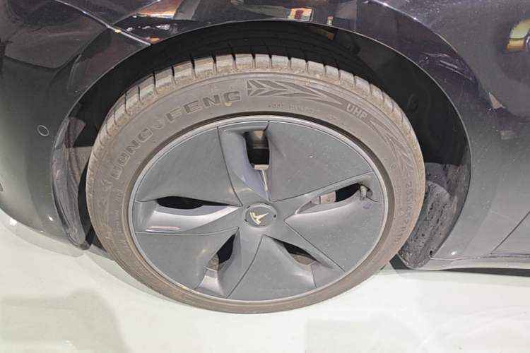 Used Tesla Model 3 2020 Revised Version Standard Range Rear-Wheel Drive – Upgraded Edition Left Front Wheel Hub
