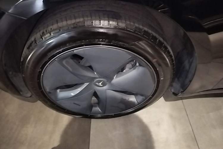 Used Tesla Model 3 2020 Revised Version Standard Range Rear-Wheel Drive – Upgraded Edition Left Front Wheel Hub