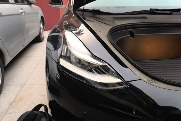 Used Tesla Model 3 2020 Revised Version Standard Range Rear-Wheel Drive – Upgraded Edition Right Front Headlight