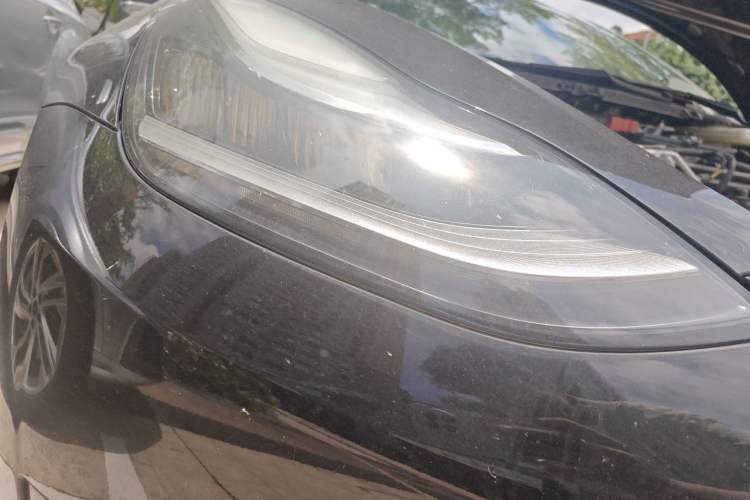 Used Tesla Model 3 2020 Revised Version Standard Range Rear-Wheel Drive – Upgraded Edition Right Front Headlight