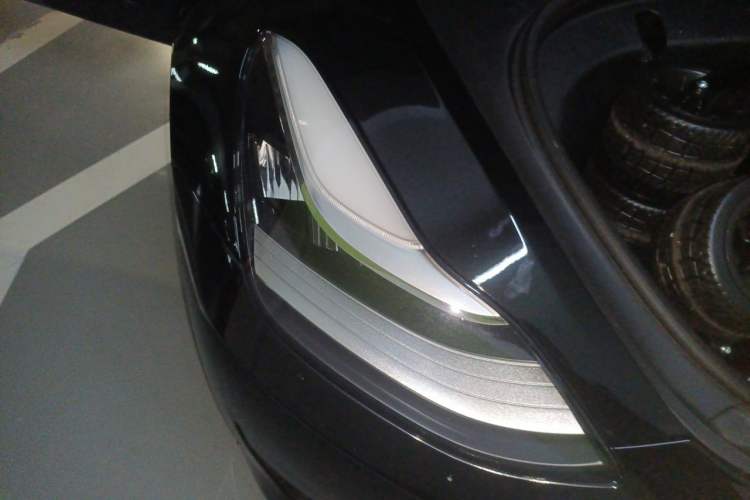 Used Tesla Model 3 2020 Revised Version Standard Range Rear-Wheel Drive – Upgraded Edition Right Front Headlight