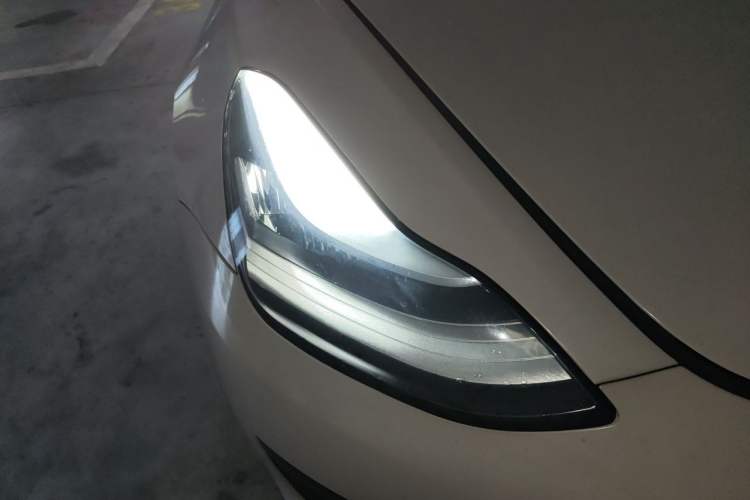 Used Tesla Model 3 2020 Revised Version Standard Range Rear-Wheel Drive – Upgraded Edition Right Front Headlight