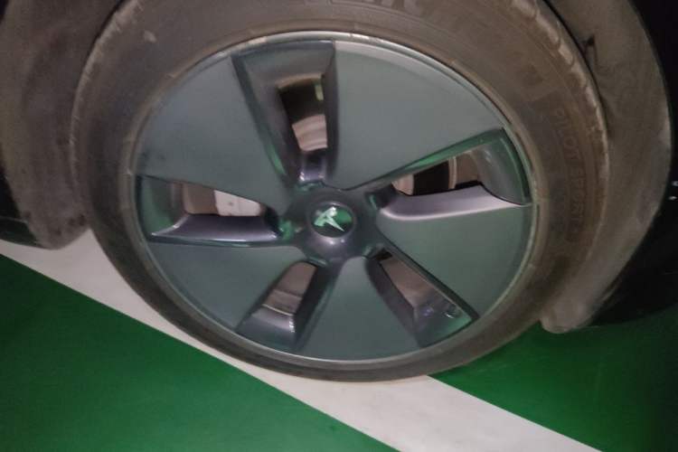 Used Tesla Model 3 2020 Revised Version Standard Range Rear-Wheel Drive – Upgraded Edition Right Front Wheel Hub