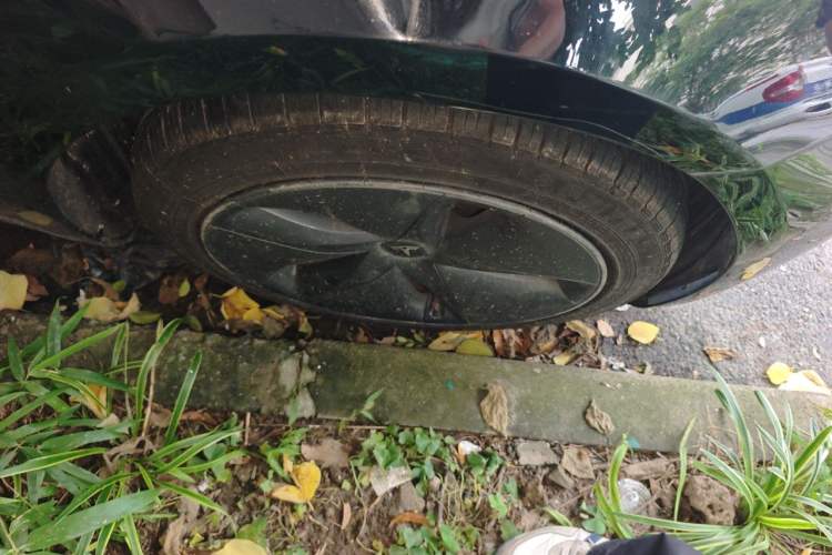 Used Tesla Model 3 2020 Standard Range Rear-Wheel Drive Upgraded Version Right Front Wheel Hub