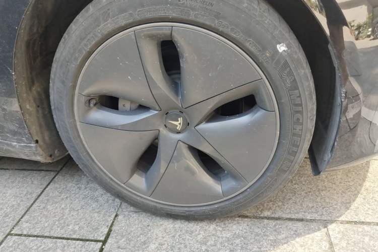 Used Tesla Model 3 2020 Revised Version Standard Range Rear-Wheel Drive – Upgraded Edition Right Front Wheel Hub