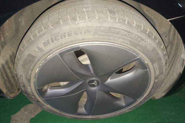Used Tesla Model 3 2020 Standard Range Rear-Wheel Drive Upgraded Version Right Front Wheel Hub