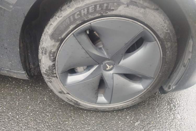 Used Tesla Model 3 2020 Revised Version Standard Range Rear-Wheel Drive – Upgraded Edition Right Front Wheel Hub