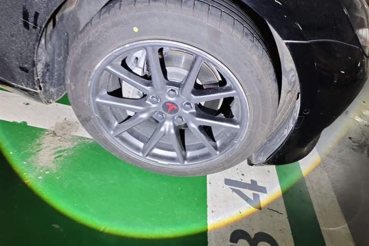 Used Tesla Model 3 2020 Revised Version Standard Range Rear-Wheel Drive – Upgraded Edition Right Front Wheel Hub