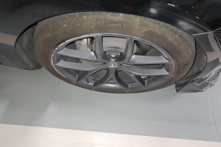 Used Tesla Model 3 2020 Revised Version Standard Range Rear-Wheel Drive – Upgraded Edition Right Front Wheel Hub