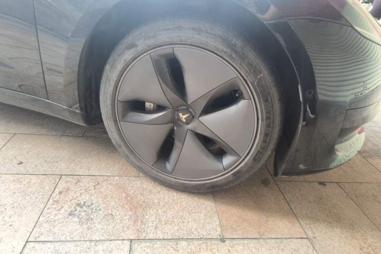 Used Tesla Model 3 2020 Revised Version Standard Range Rear-Wheel Drive – Upgraded Edition Right Front Wheel Hub