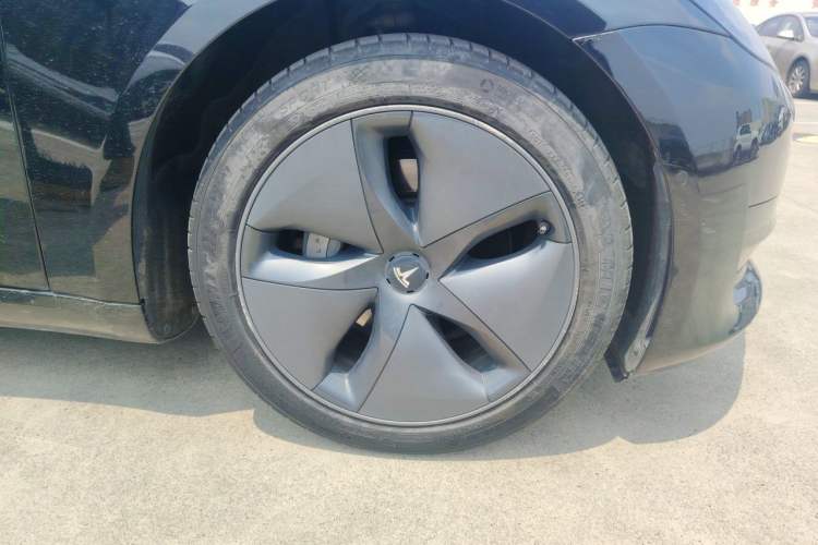 Used Tesla Model 3 2020 Revised Version Standard Range Rear-Wheel Drive – Upgraded Edition Right Front Wheel Hub
