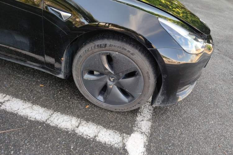 Used Tesla Model 3 2020 Revised Version Standard Range Rear-Wheel Drive – Upgraded Edition Right Front Wheel Hub