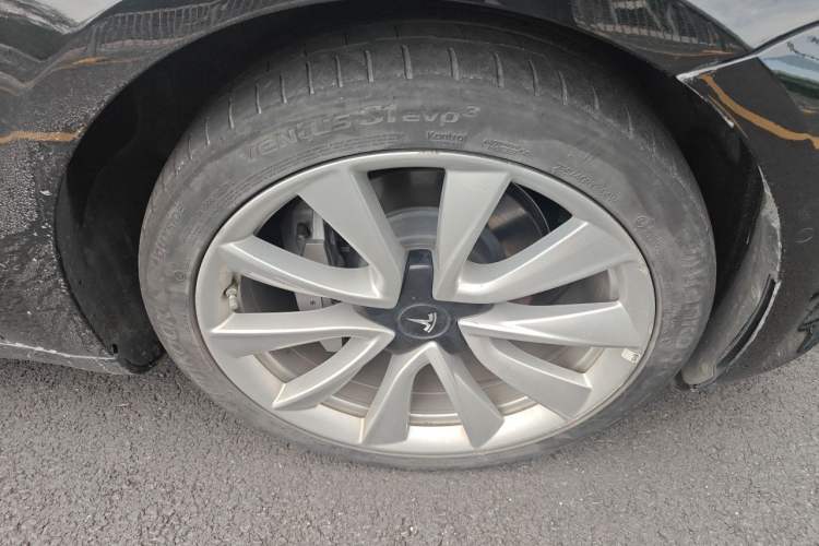 Used Tesla Model 3 2020 Revised Version Standard Range Rear-Wheel Drive – Upgraded Edition Right Front Wheel Hub