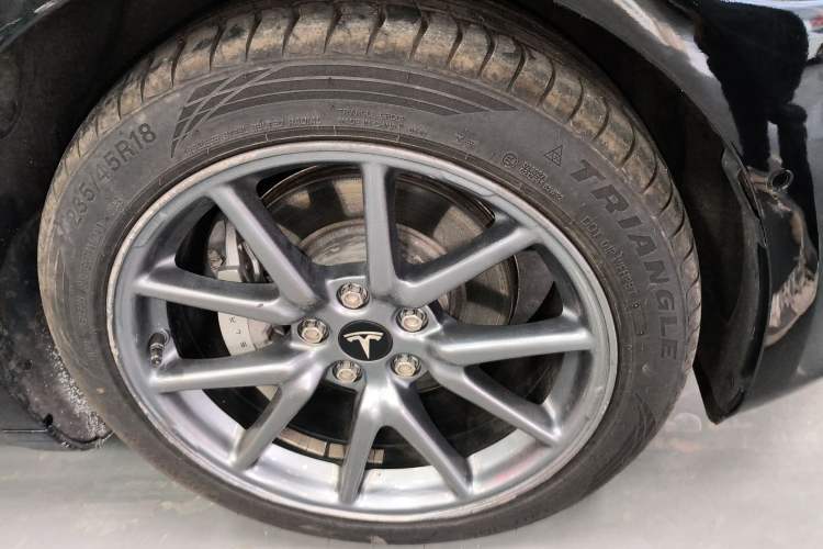 Used Tesla Model 3 2020 Revised Version Standard Range Rear-Wheel Drive – Upgraded Edition Right Front Wheel Hub