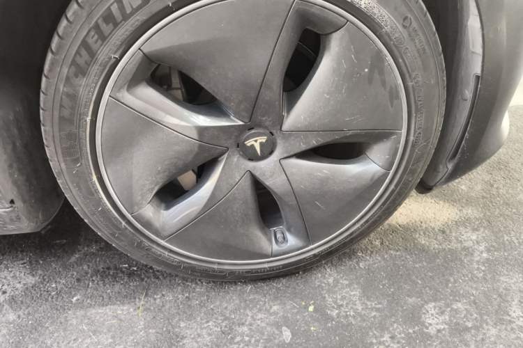 Used Tesla Model 3 2020 Revised Version Standard Range Rear-Wheel Drive – Upgraded Edition Right Front Wheel Hub
