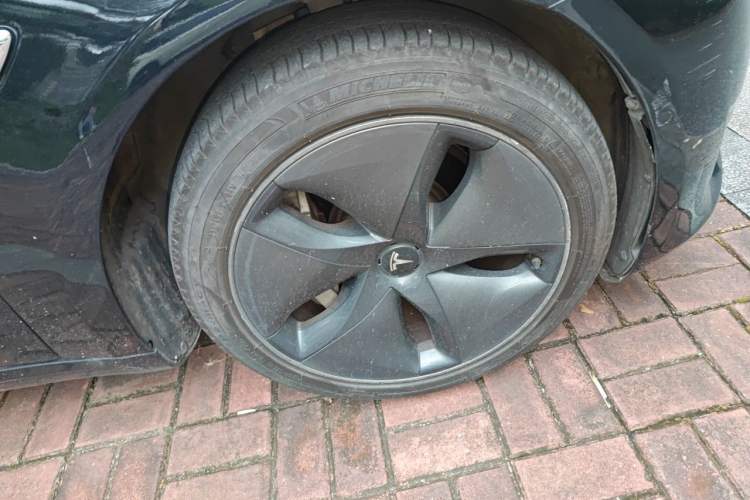 Used Tesla Model 3 2020 Revised Version Standard Range Rear-Wheel Drive – Upgraded Edition Right Front Wheel Hub