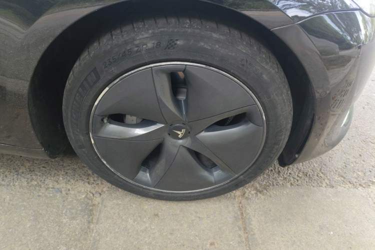 Used Tesla Model 3 2020 Revised Version Standard Range Rear-Wheel Drive – Upgraded Edition Right Front Wheel Hub