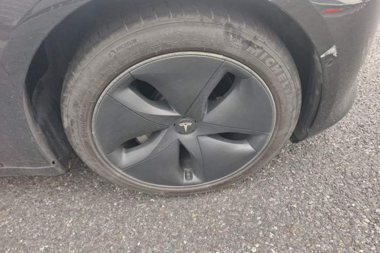 Used Tesla Model 3 2020 Revised Version Standard Range Rear-Wheel Drive – Upgraded Edition Right Front Wheel Hub