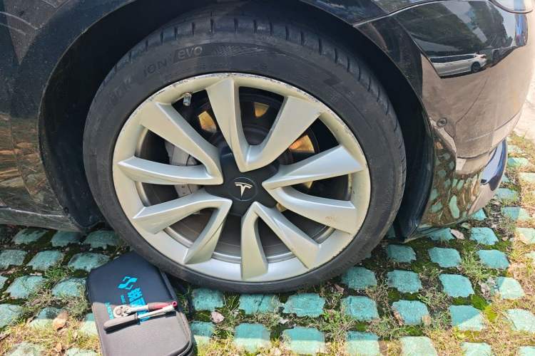 Used Tesla Model 3 2020 Refreshed Version Long-Range Rear-Wheel Drive Right Front Wheel Hub