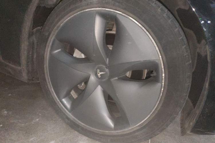 Used Tesla Model 3 2020 Revised Version Standard Range Rear-Wheel Drive – Upgraded Edition Right Front Wheel Hub