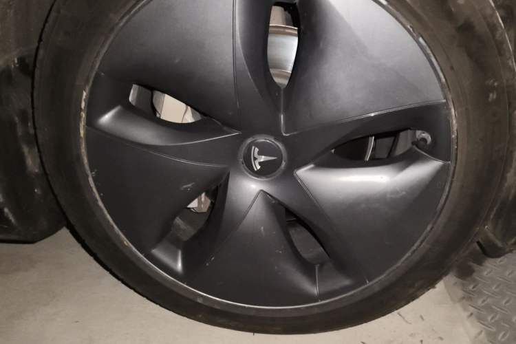 Used Tesla Model 3 2020 Revised Version Standard Range Rear-Wheel Drive – Upgraded Edition Right Front Wheel Hub