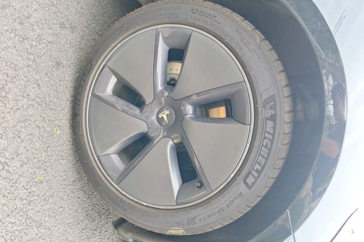 Used Tesla Model 3 2020 Refreshed Version Long-Range Rear-Wheel Drive Right Front Wheel Hub