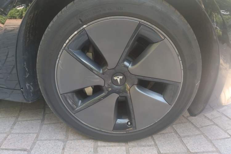 Used Tesla Model 3 2020 Long-Range Rear-Wheel-Drive Version Right Front Wheel Hub