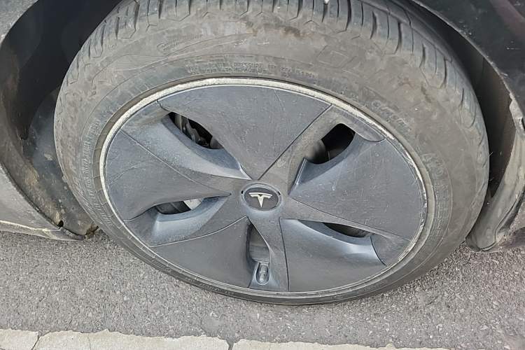 Used Tesla Model 3 2020 Revised Version Standard Range Rear-Wheel Drive – Upgraded Edition Right Front Wheel Hub