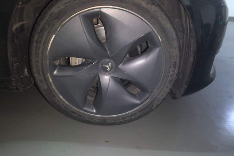 Used Tesla Model 3 2020 Revised Version Standard Range Rear-Wheel Drive – Upgraded Edition Right Front Wheel Hub