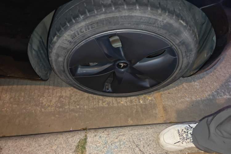 Used Tesla Model 3 2020 Long-Range Rear-Wheel-Drive Version Right Front Wheel Hub