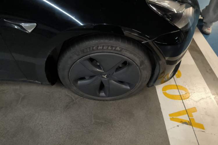 Used Tesla Model 3 2020 Revised Version Standard Range Rear-Wheel Drive – Upgraded Edition Right Front Wheel Hub