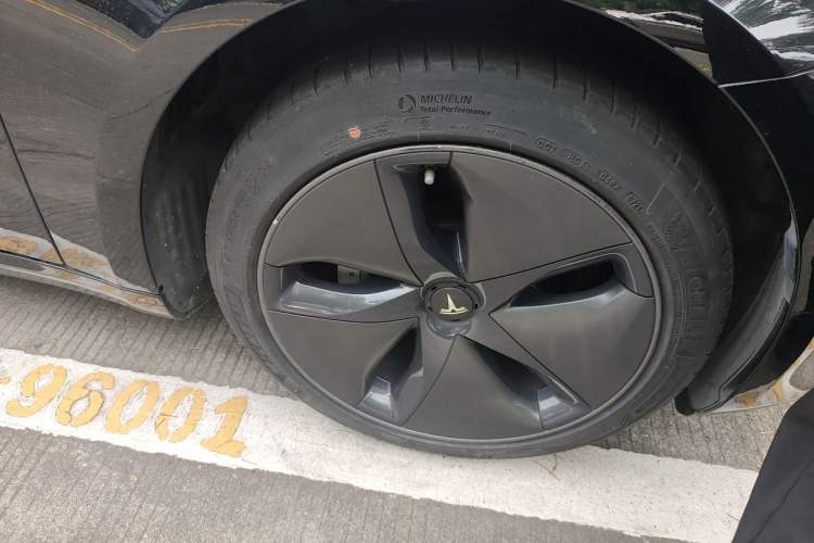 Used Tesla Model 3 2020 Standard Range Rear-Wheel Drive Upgraded Version Right Front Wheel Hub