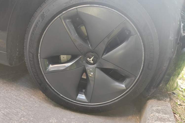 Used Tesla Model 3 2020 Standard Range Rear-Wheel Drive Upgraded Version Right Front Wheel Hub