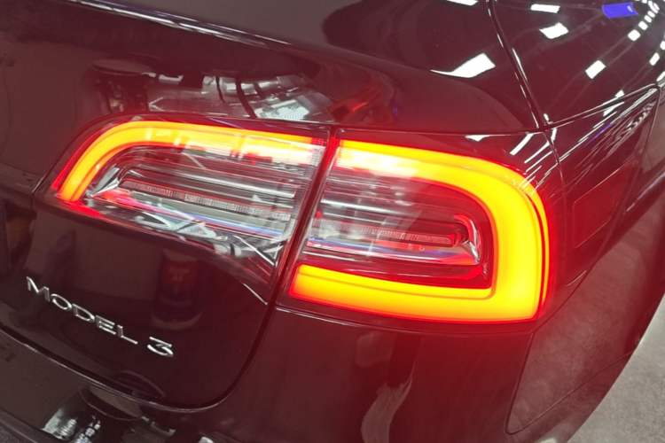 Used Tesla Model 3 2020 Revised Version Standard Range Rear-Wheel Drive – Upgraded Edition Right Rear Taillight