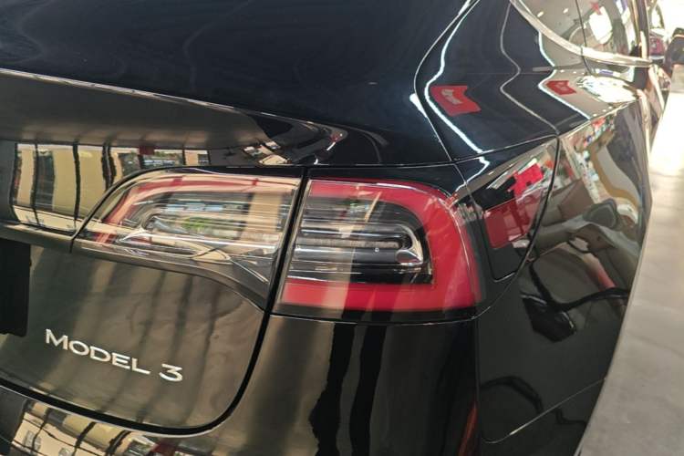 Used Tesla Model 3 2020 Revised Version Standard Range Rear-Wheel Drive – Upgraded Edition Right Rear Taillight