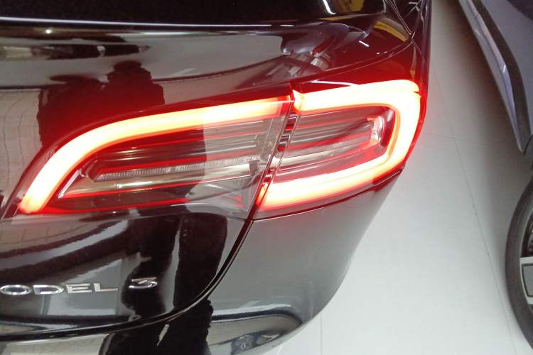 Used Tesla Model 3 2020 Standard Range Rear-Wheel Drive Upgraded Version Right Rear Taillight