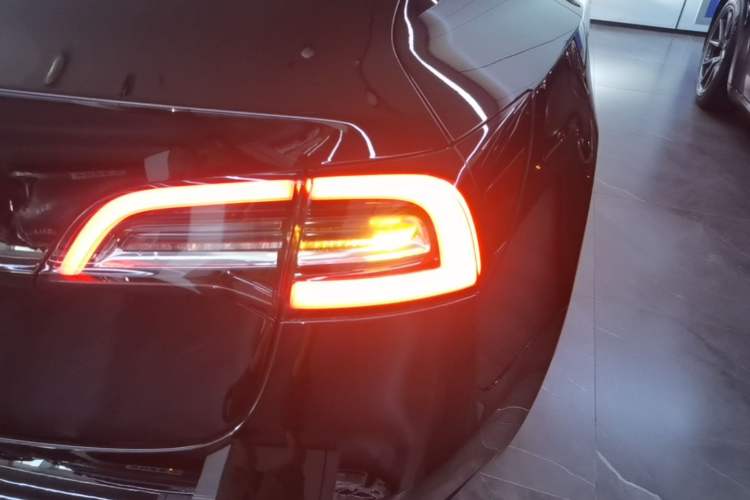 Used Tesla Model 3 2020 Revised Version Standard Range Rear-Wheel Drive – Upgraded Edition Right Rear Taillight