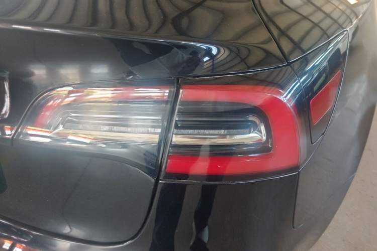 Used Tesla Model 3 2020 Revised Version Standard Range Rear-Wheel Drive – Upgraded Edition Right Rear Taillight